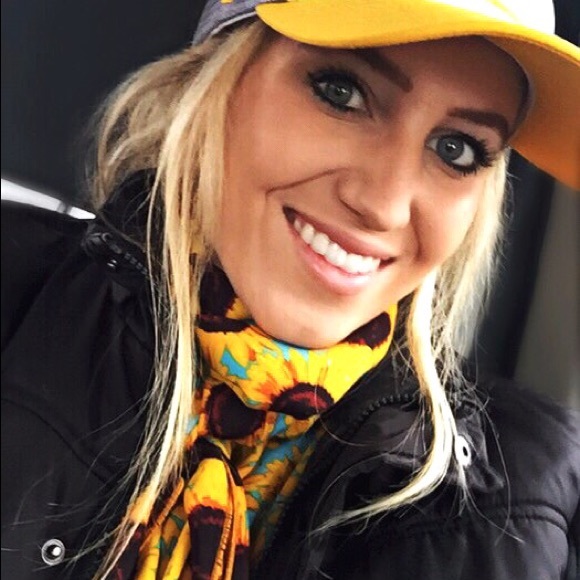 Meet your Posher, Fallon - Picture 3 of 3